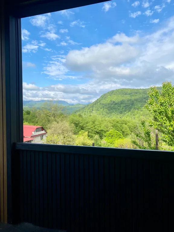 Уютный дом с видом на горы