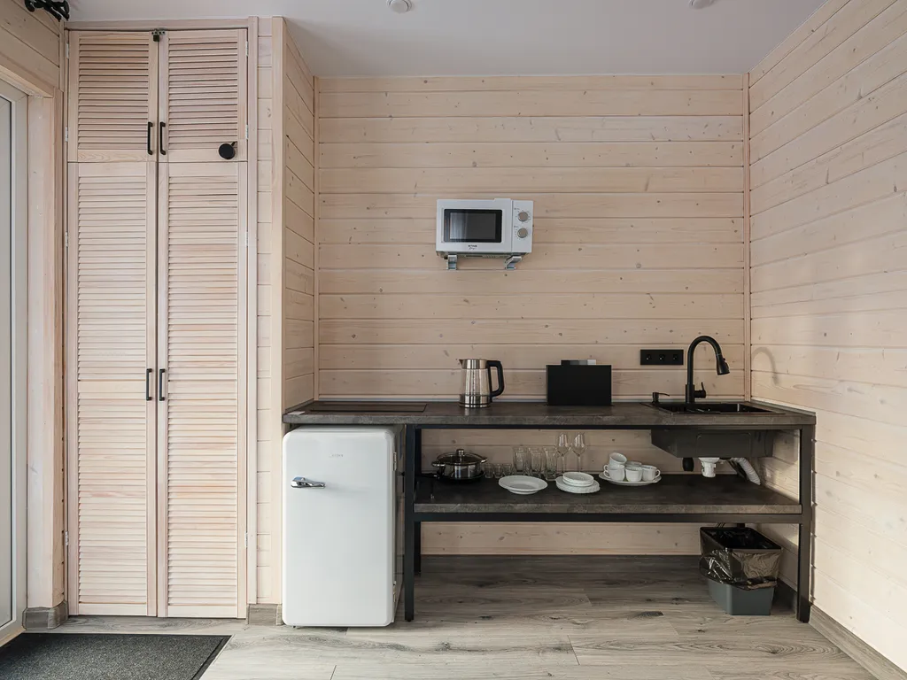 Семейный коттедж с баней и чаном в Шишкин Плейс в хвойном лесу