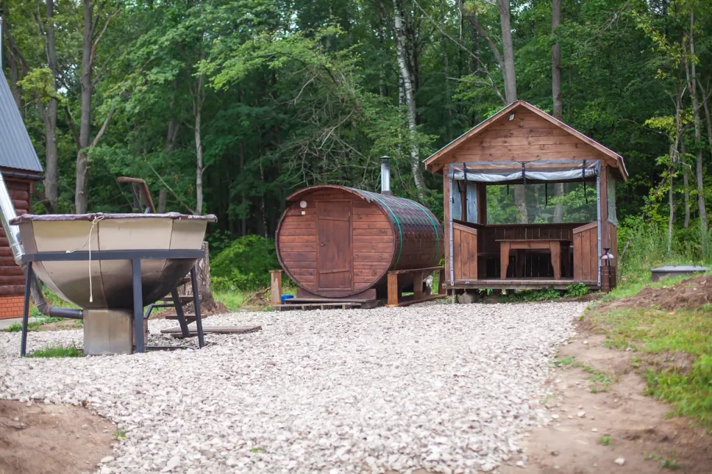 Домик четырёхместный с беседкой и мангалом