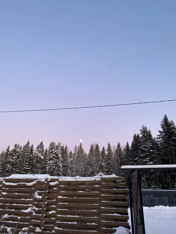 Берлога люкс, коттедж с банным чаном для отдыха с видом на лес и скалы