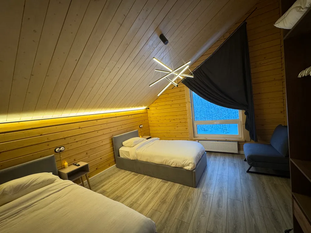 Коттедж в окружении леса десять минут на машине до южного склона