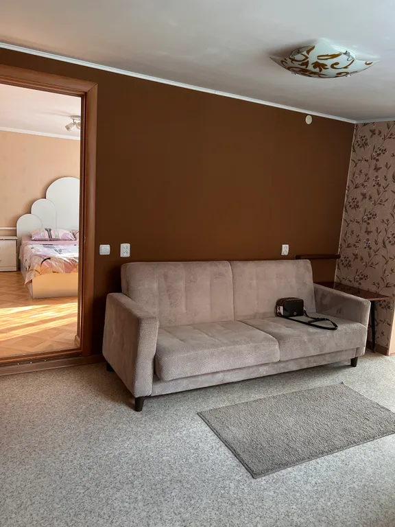 Дом со своим двором и парковкой