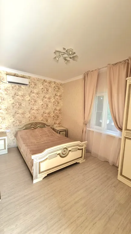 Домик и фруктовый сад