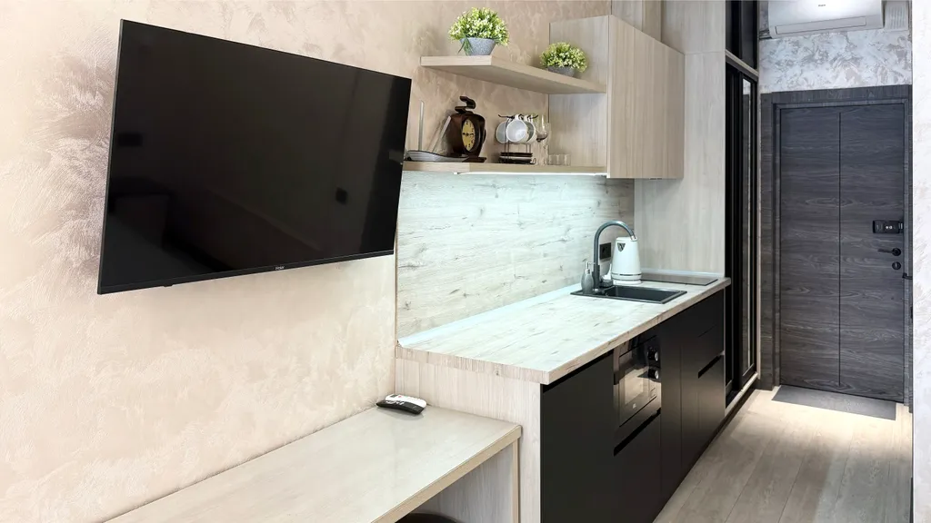 Красивый апартамент с балконом и открытым видом на горы. Центр