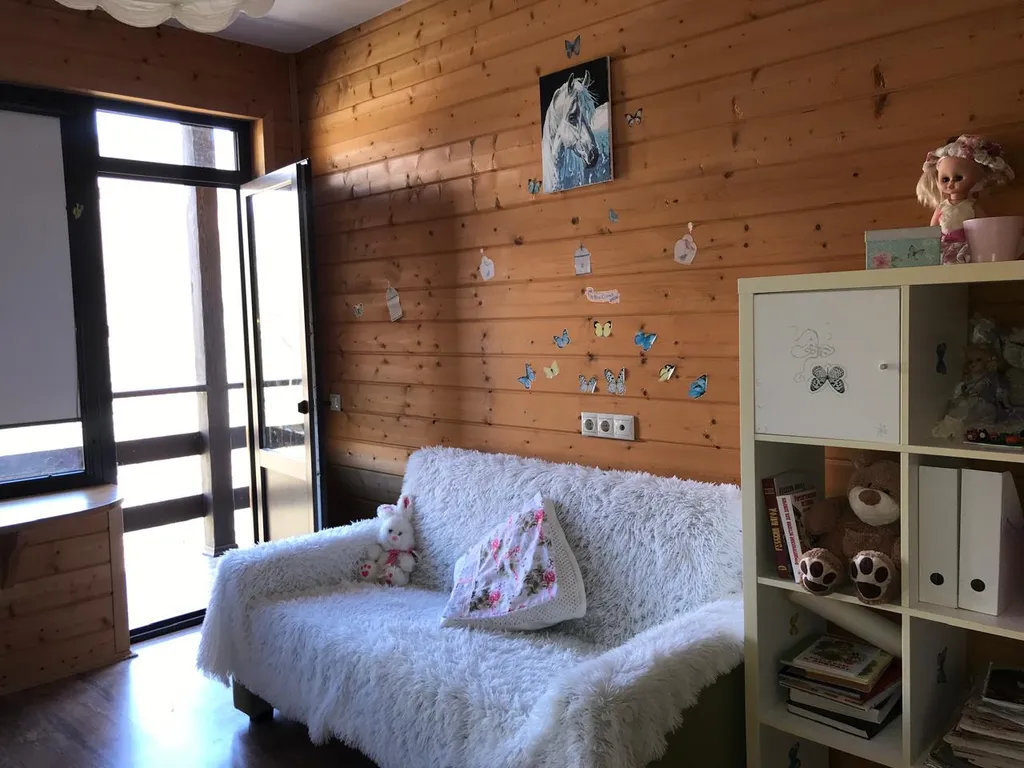 Дом в горах с видом на реку