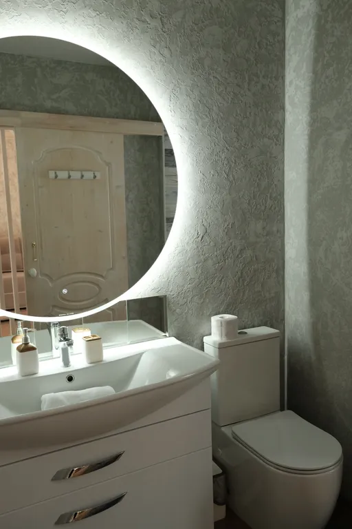 Большой уютный дом с видом на лес