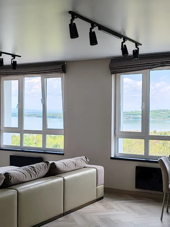 Просторная квартира с видом на море