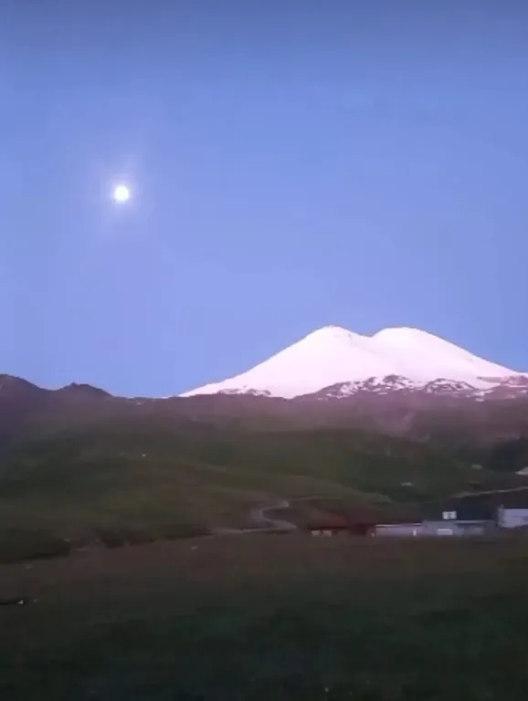 Уютный Barn House у Эльбруса с шикарным видом на Великие Горы Кавказа