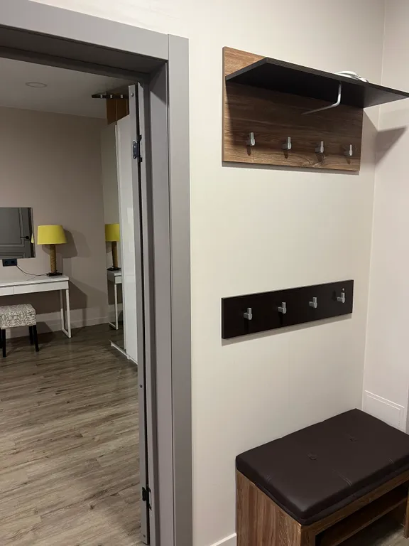 Уютная квартира с видом на морской порт и горы