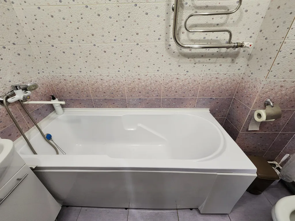 Уютная однокомнатная квартира с видом на озеро рядом с вокзалом