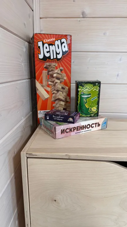 Уютный Белый дом у реки