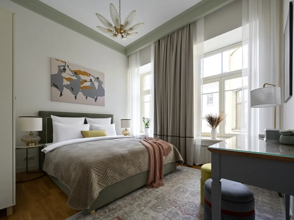 Апартаменты с видом на Невский