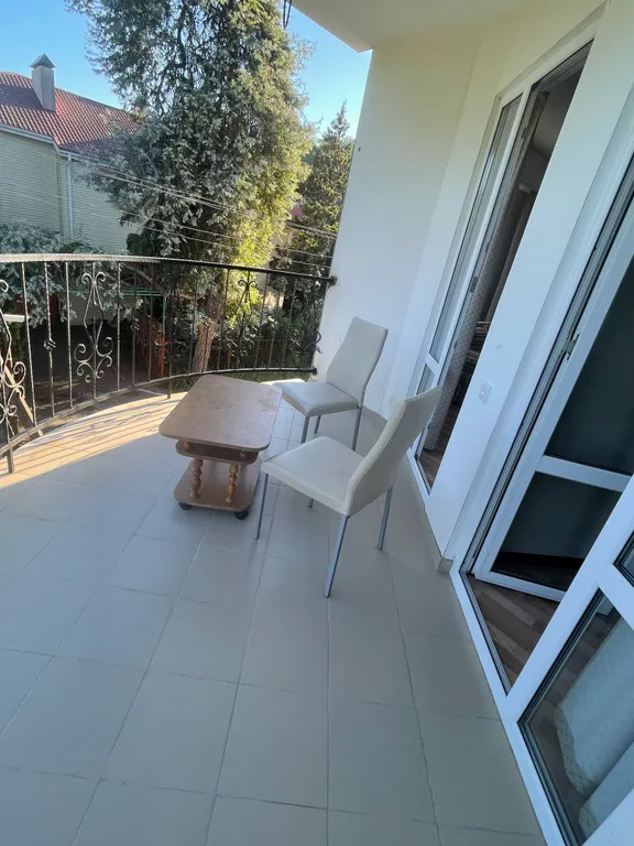 Просторные комнаты с большим балконом