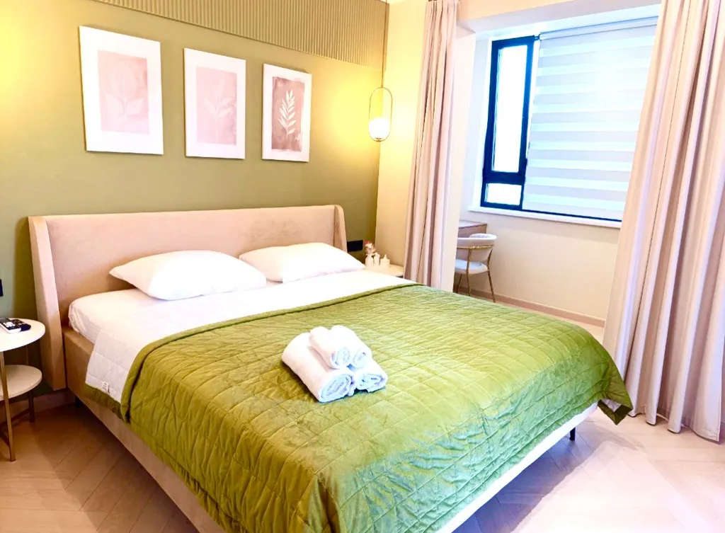 Видовая квартира с бассейном в современном Курортном комплексе