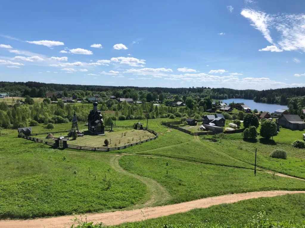 Уютный коттедж с балконом на шесть человек на берегу озера Селигер
