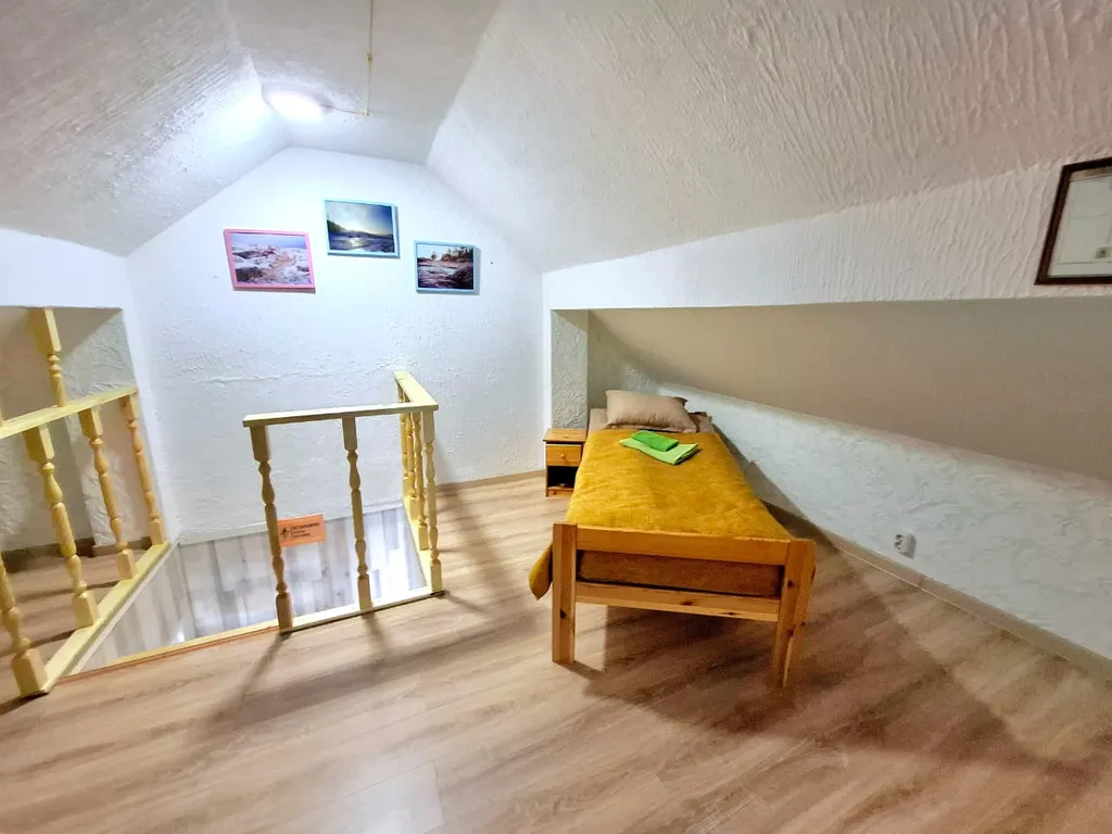 Уютный, комфортный для проживания на берегу озера, в зелени и тишине