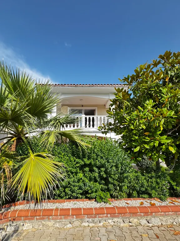 Уютная квартира с видом на бассейн в Оваджике у моря