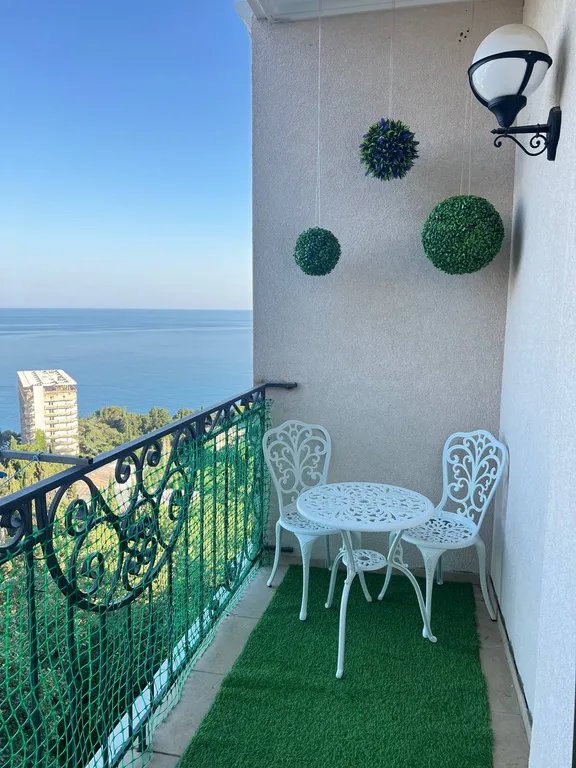 Студия с видом на горы