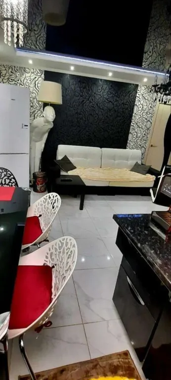 Дизайнерская квартира возле Бума