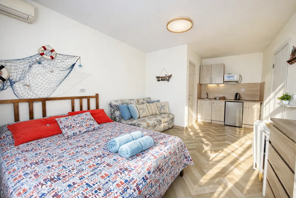 Студия с видом на море