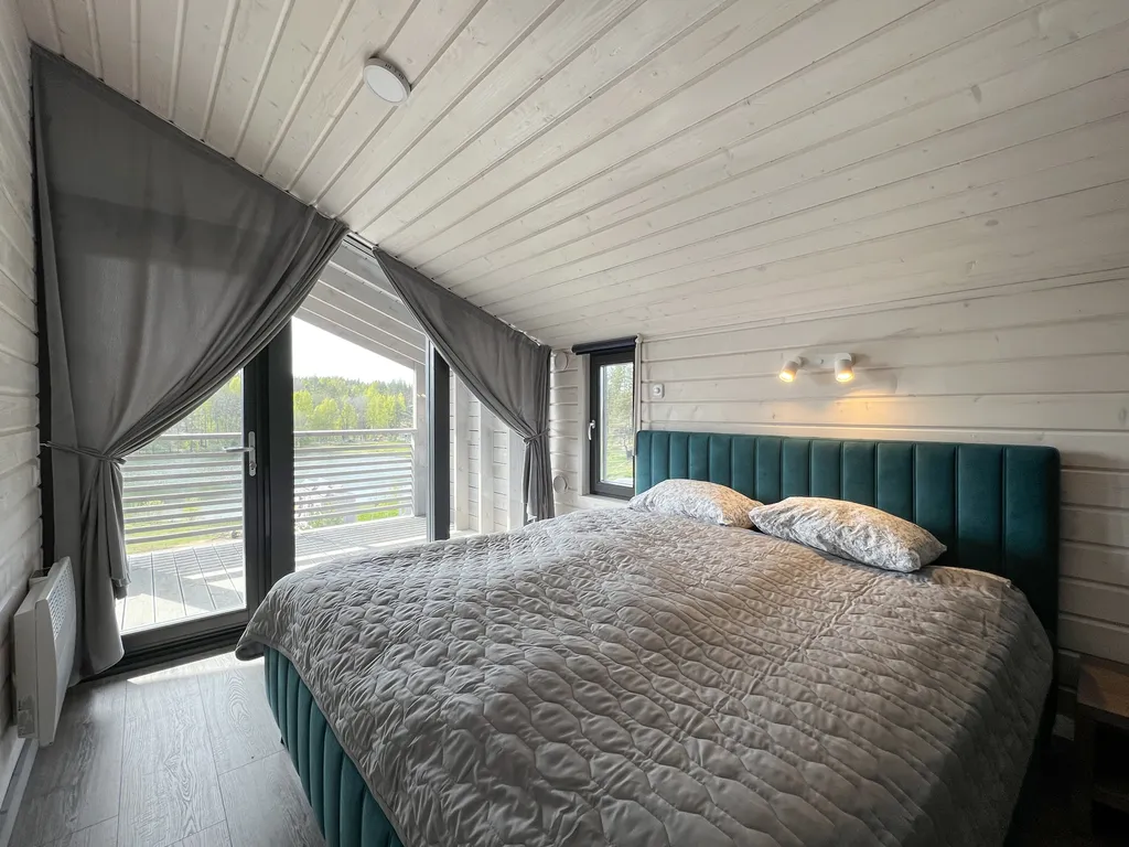 Коттедж Стильный двухэтажный дом на озере — Стеклянный