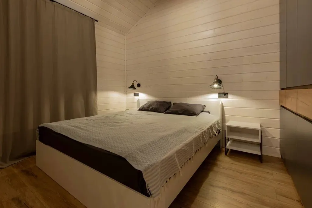 Домик в лесу с камином и баней