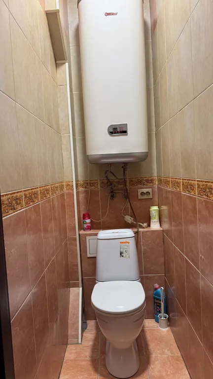 Трёхкомнатная, удобное расположение, отчетные документы.