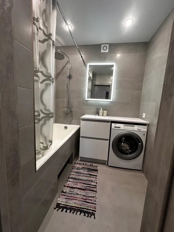 Квартира с евроремонтом в новом доме в центре города