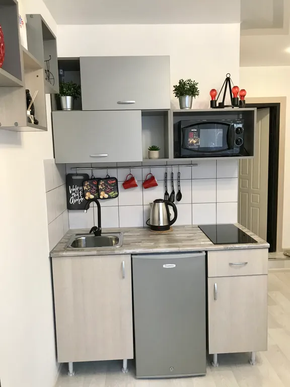 Уютная студия с видом на атмосферную телевышку