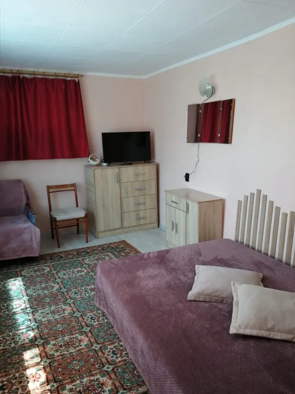 Уютный домик с собственным двором и видом на море, душ и туалет в доме