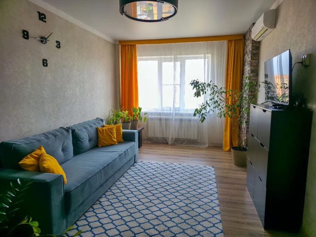 Стильная семейная квартира (Уютный Дом)