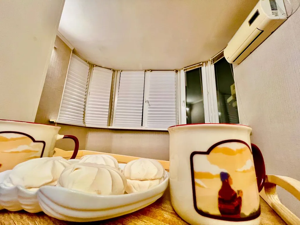 Квартира Уютная светлая студия в центре, ТЦ Вояж, парковка, кафе, аквапарк источник — Тюмень