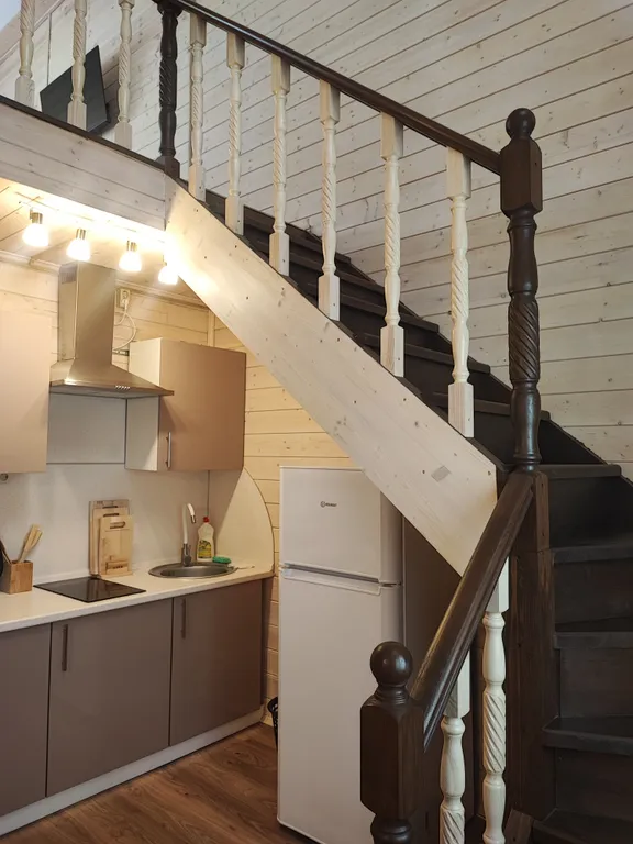 Просторный деревянный коттедж, половина дома 2 этажа 4п