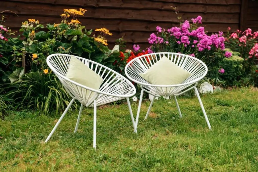 Милый домик в деревне, с видом на озеро