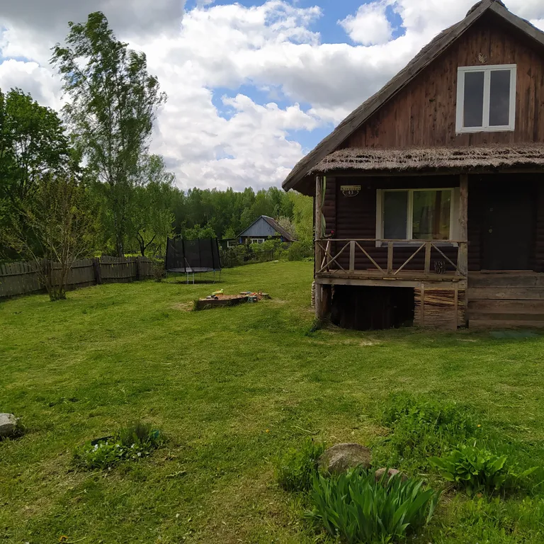 Дом у лесного озера