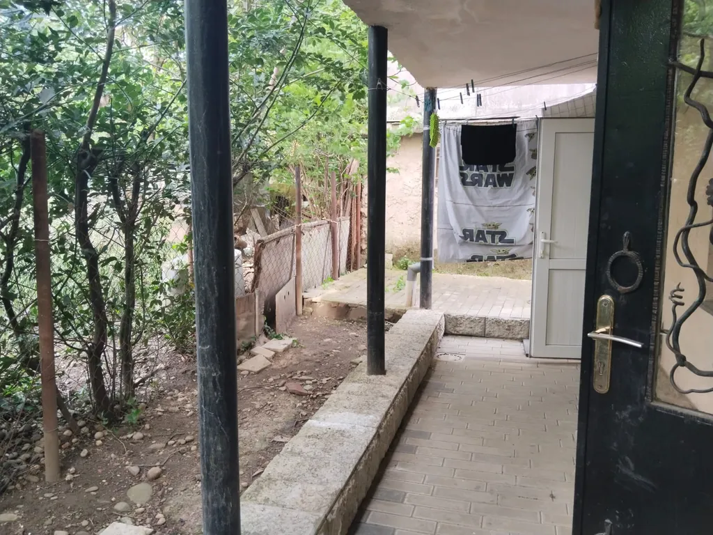 Апартаменты с большой кухней и выходом во двор