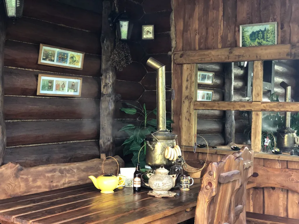 Уютный гостевой дом из бревна с видом на сад