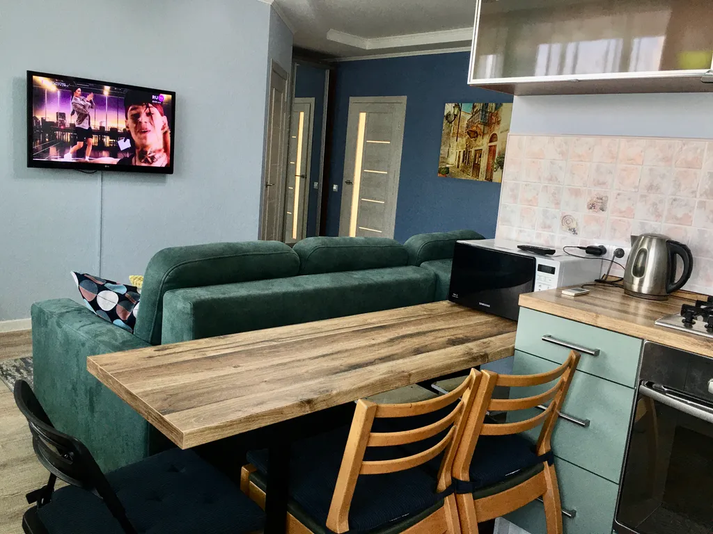 Трешка в центре рядом с ТЦ Галерея