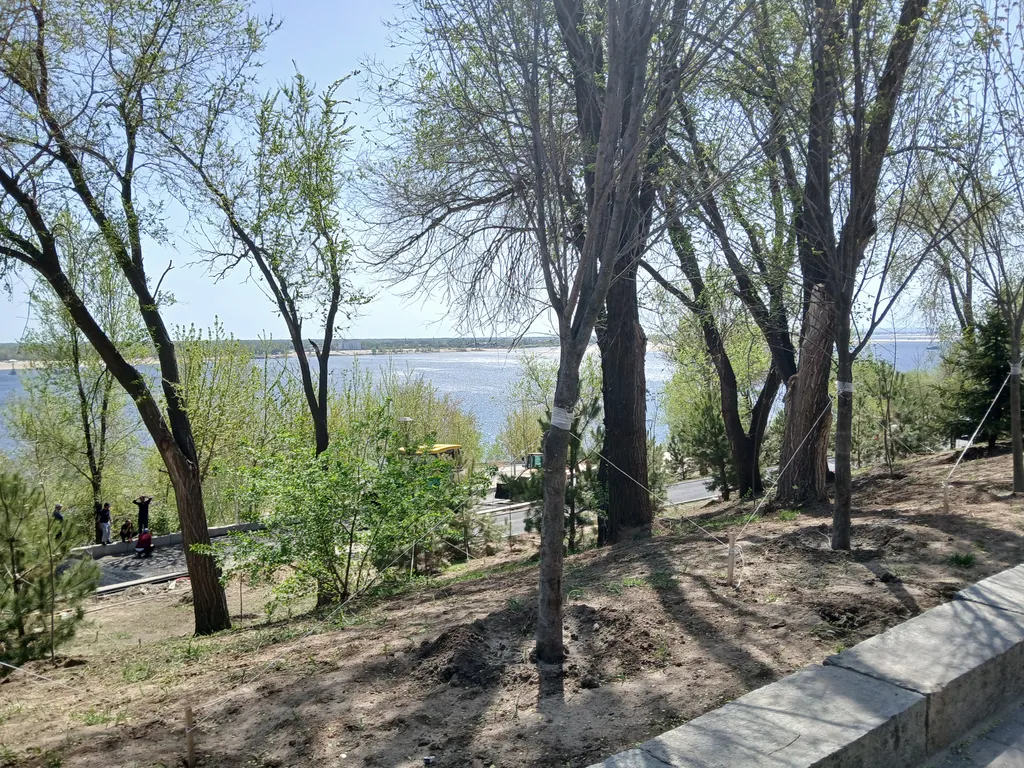 Жизнь с видом реку: огромная лоджия с панорамным остеклением в пол!