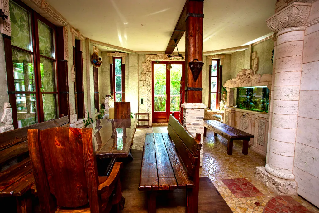 Дом с роскошным бассейном и 2 видами бань