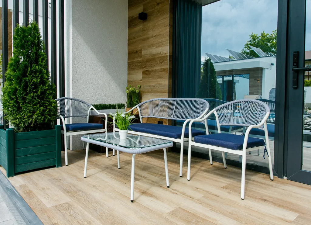 Коттедж с теплым бассейном и банным комплексом, недалеко от моря