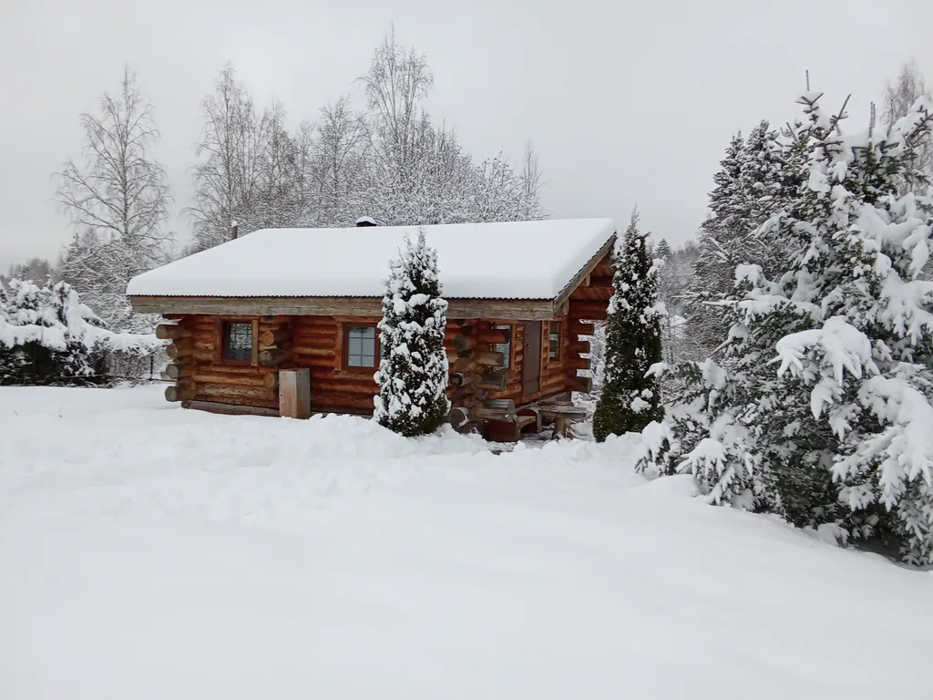 Уютный домик на берегу речки