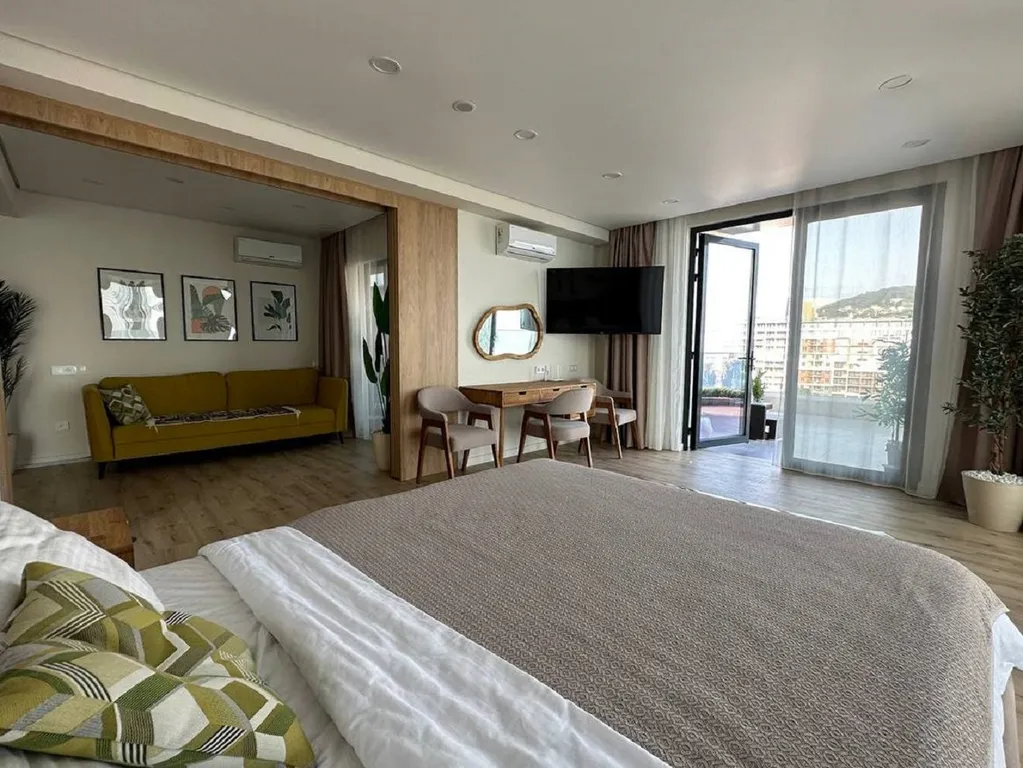 Огромные апартаменты с прямым видом на море и террасой 40 кв. метров