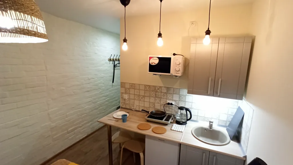 Квартира-студия возле ЖД Вокзала для проживания двоих гостей