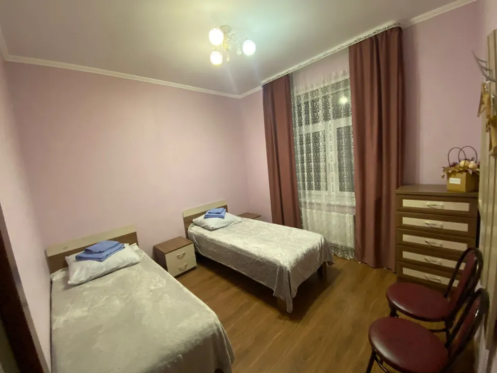 Трёхэтажный дом на берегу Волги