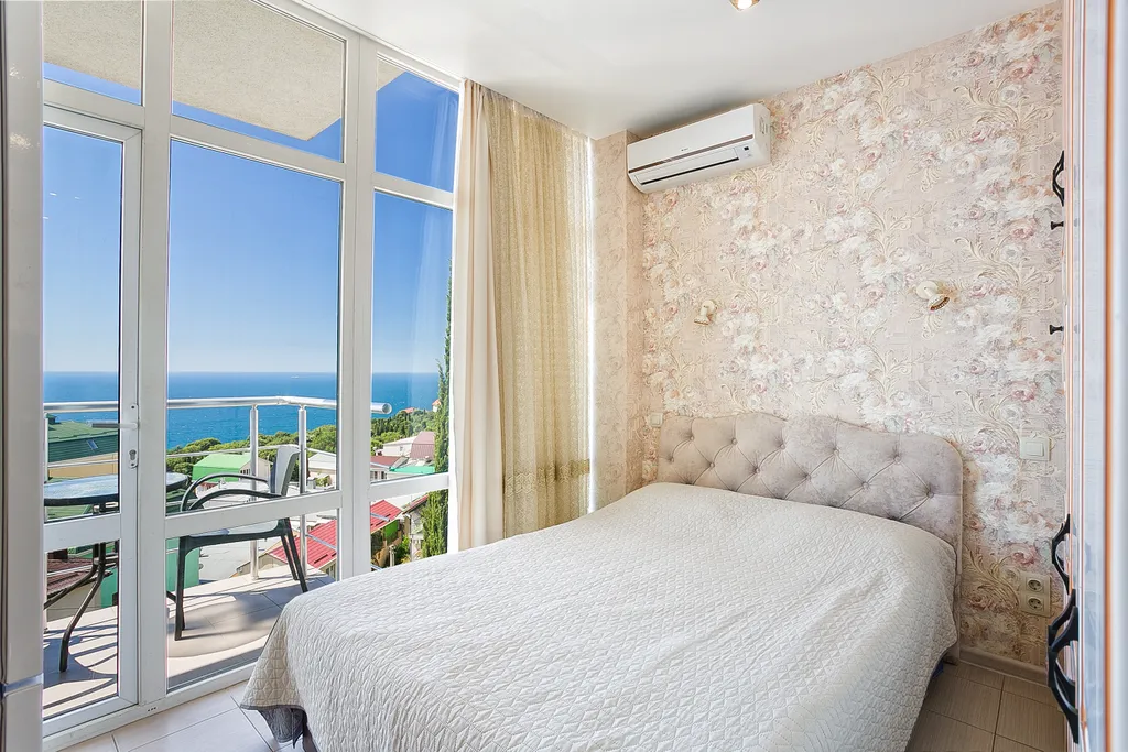 Стильная квартира-студия с  красивым видом на море в Мисхоре — аренда посуточно в Кореиз