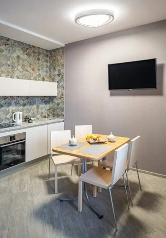 Квартира на набережной с панорамным видом, авторский интерьер, джакузи