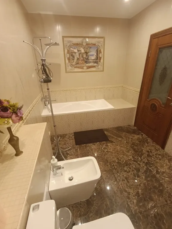 Дом на берегу пруда с камином, чаном и баней для большой компании