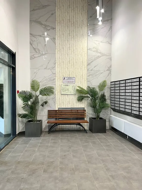 Стильная студия с выходом на кровлю ТЦ Галерея