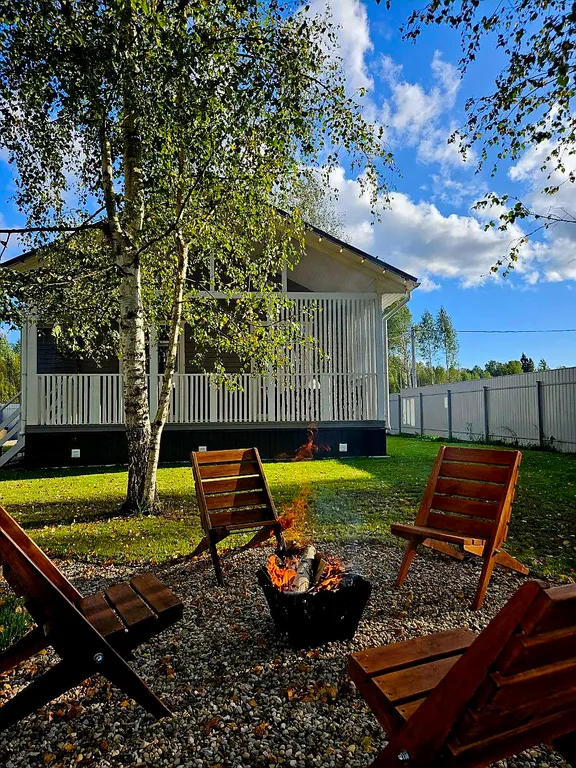 Дом с большой террасой, банным чаном и баней на дровах в окружении леса